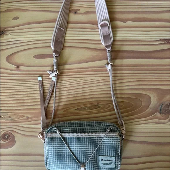 Lululemon Clippable Nano Pouch - Picture 6 of 8